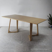 Table à manger en bois massif pour salle à manger à design moderne